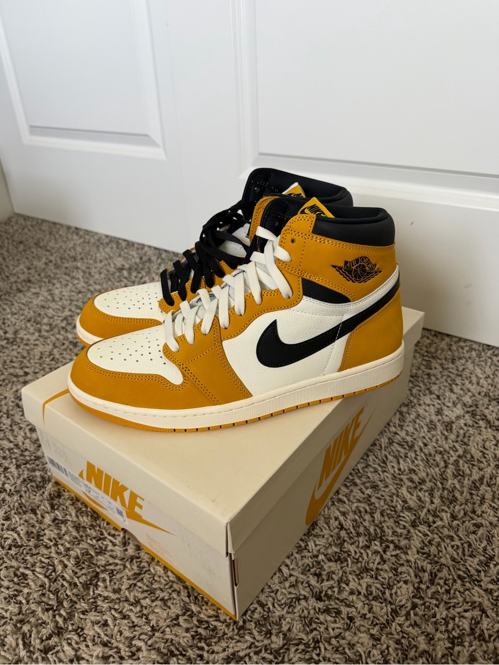 NIB Air Jordan 1 retro high OG ‘yellow ochre’